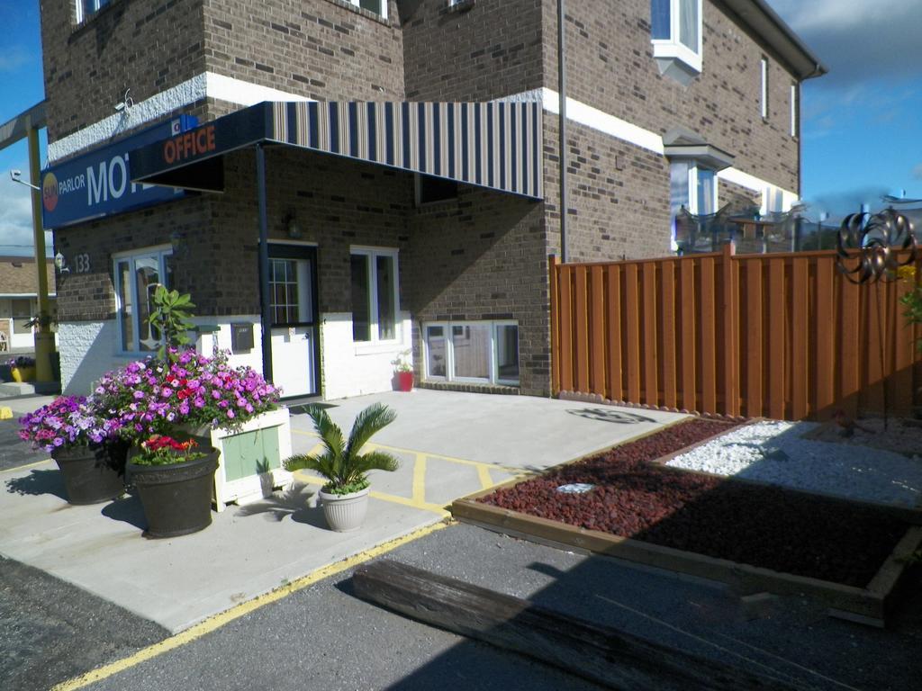 Sunparlor Motel Leamington Exterior photo