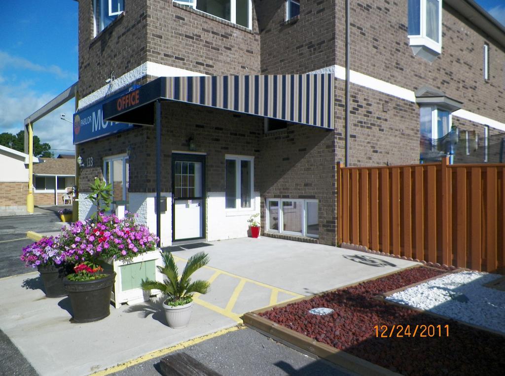 Sunparlor Motel Leamington Exterior photo
