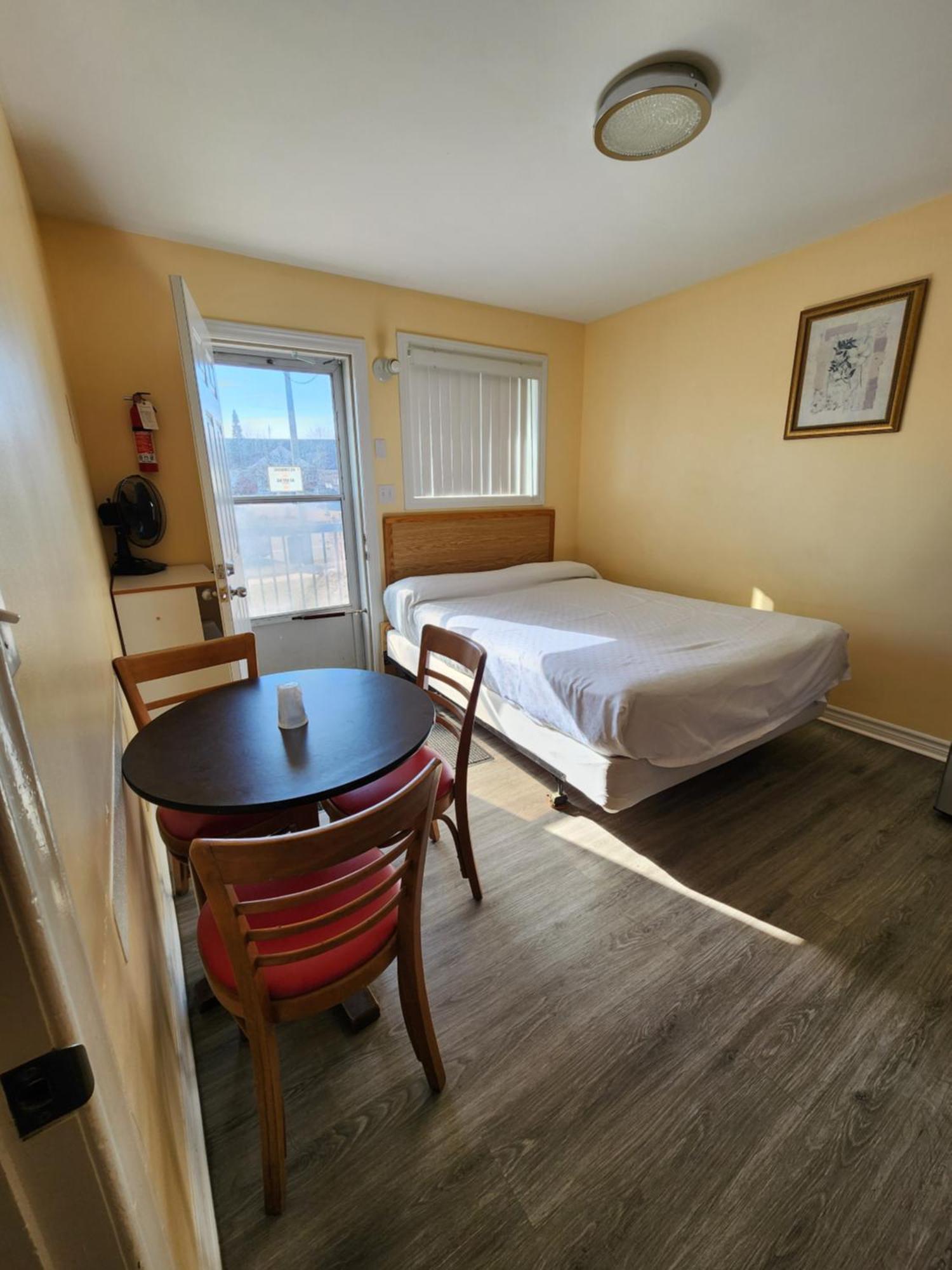 Sunparlor Motel Leamington Exterior photo